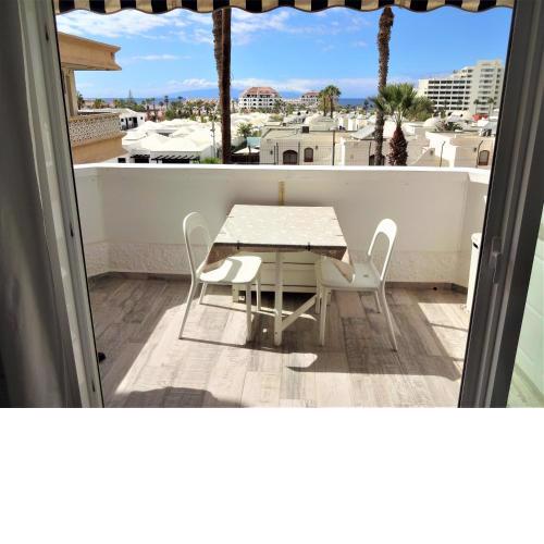 Sunset apartment with sea view and free WIFI in the heart of Las Americas