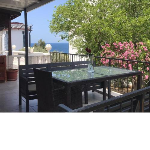 Sunset House - 200m to the Beach
