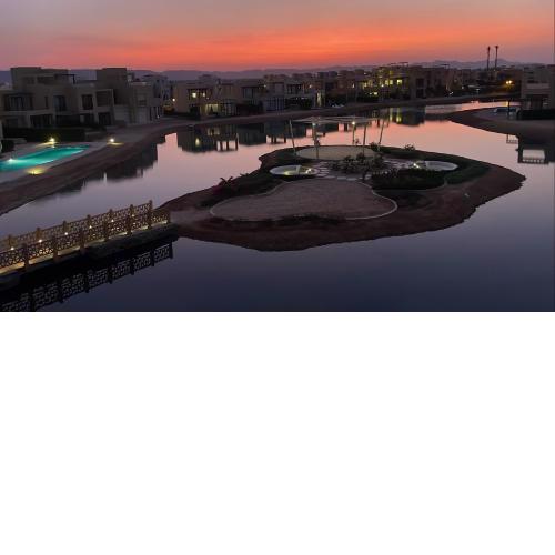 Sunsets on the Lagoon: 2BR Rooftop Apt In El Gouna