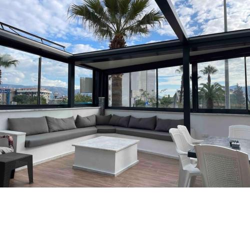 Super Luks, Denize 100 Metre, Ruya Evi 1
