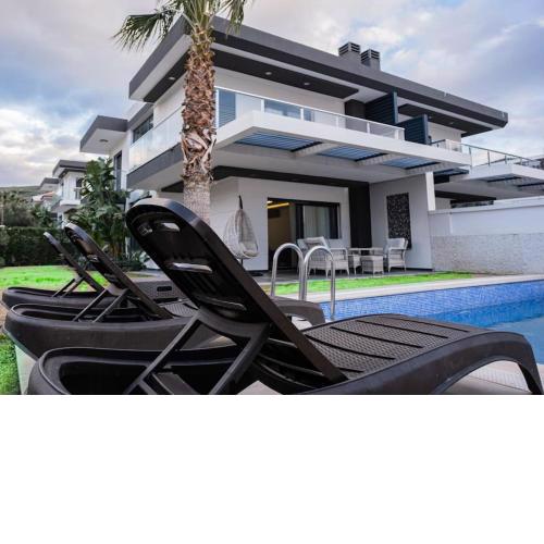 Süper villa havuzlu