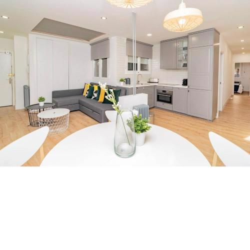 Superb Apartment near Madrid Rio by Batuecas