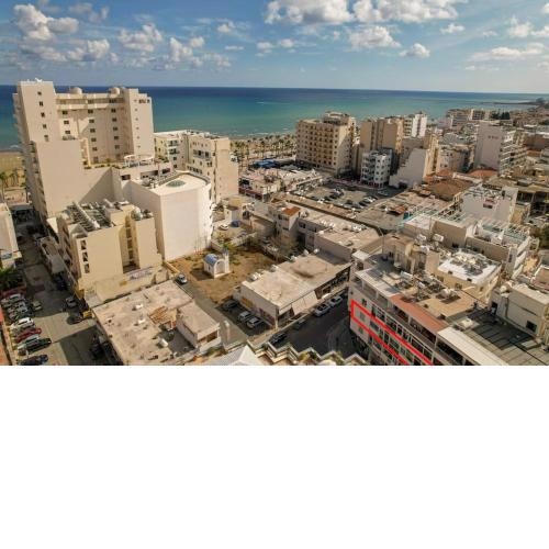 Superb Apartment steps away from Finikoudes Beach