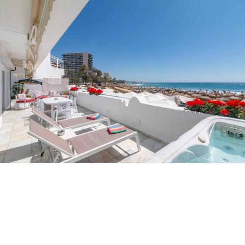 Superb Large Apartment on the Beach