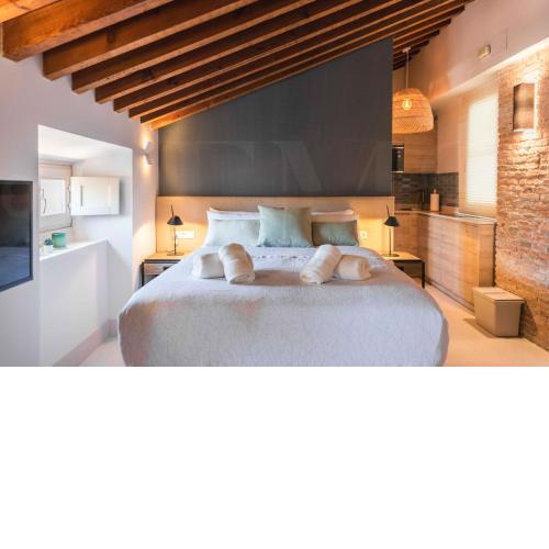 Superb mediterranean attic in the heart of Malaga by REMS