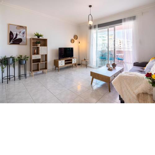 Sweet retreat 2-BR Apartment in Mackenzie
