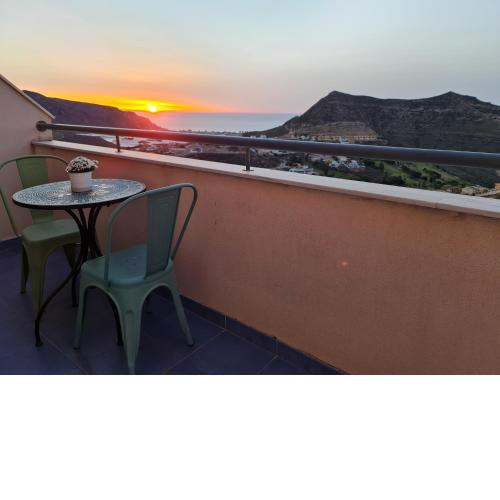 Sybarix Apartment: Precioso apartamento con vistas al golf y el mar