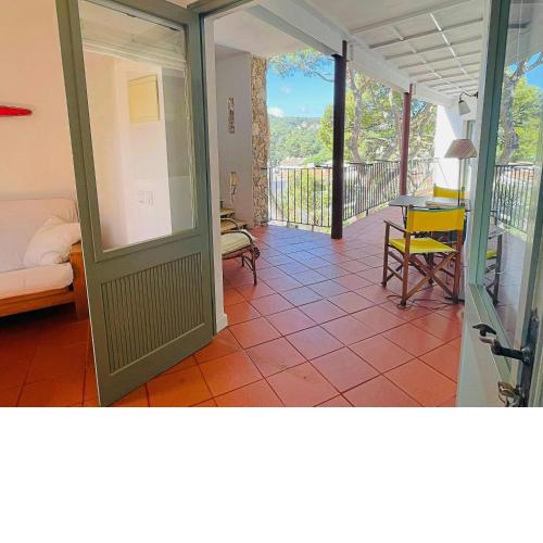 T3 · Charming seaside escape with stunning views