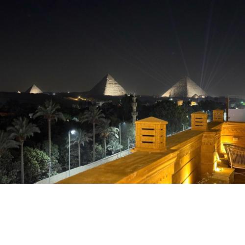Taj Pyramids View inn