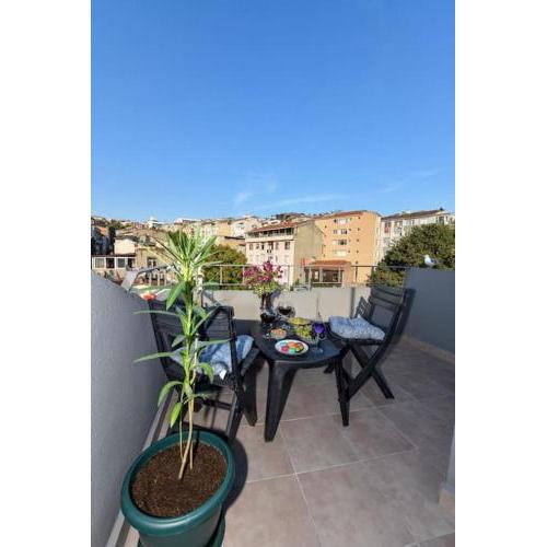Taksim Private Terrace Close to Antique Store Galata Port Cihangir