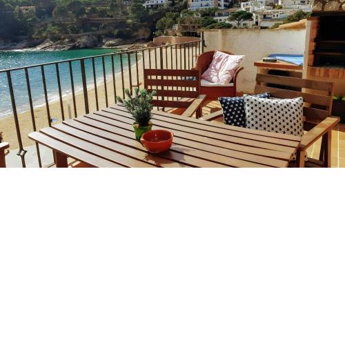 Tamariu Beach 2 · Terrace Penthouse on the Beach