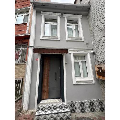 Tarihi yarımada Fatihte iki katlı müstakil ev
