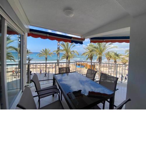 TarracoHomes, Apartamento Rosa Salou con Terraza y Vistas a la Playa