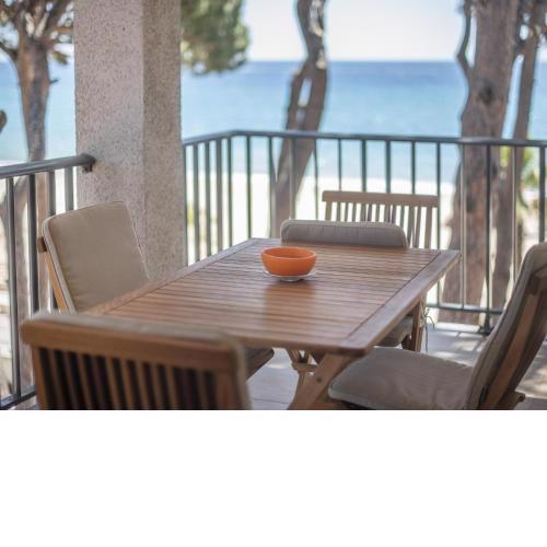 TarracoHomes, Beach Apartment with Terrace in Cambrils