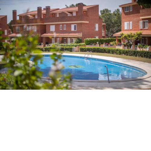 TarracoHomes, TH151 Casa Familiar con Terraza y Piscina en Tamarit