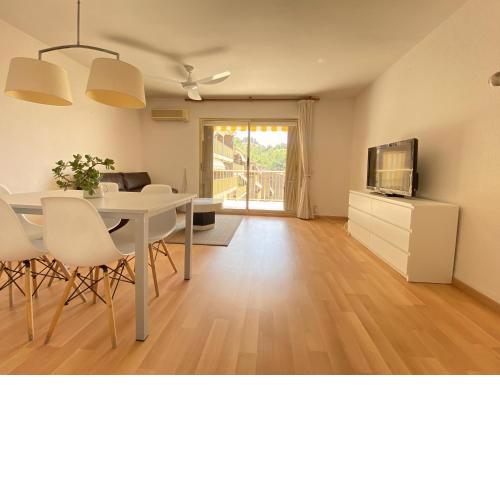 TarracoHomes, TH156 Casa Roser Familiar y con Piscina Compartida