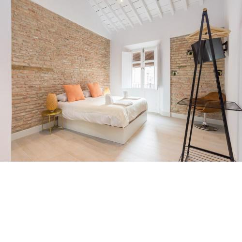 TE1A-El Teatro brick wall suite Prime Location