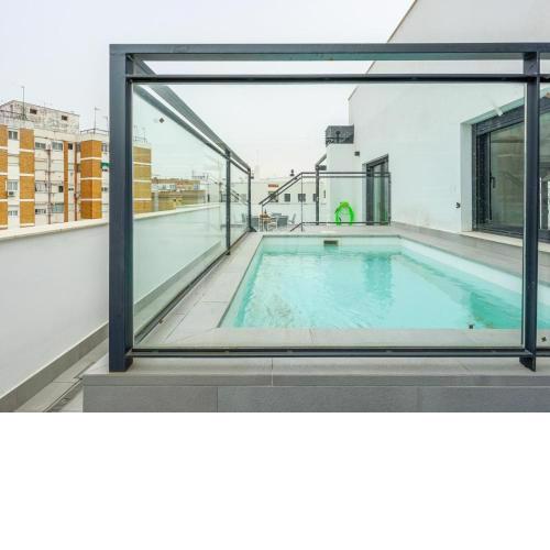 Tejares Sevilla Luxury Penthouse en Triana - gran terraza, piscina & parking privados