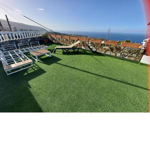 Tenerife apartment 100m2 CASA DE DON QUIJOTE with a terrace of 100m2 with a view of the ocean and Teide volcano and a garden of 600m2
