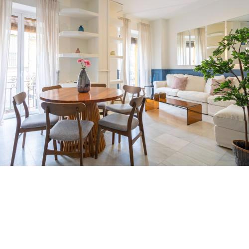 Terceros City Center Deluxe by Valcambre