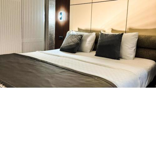 the Amara Hotel