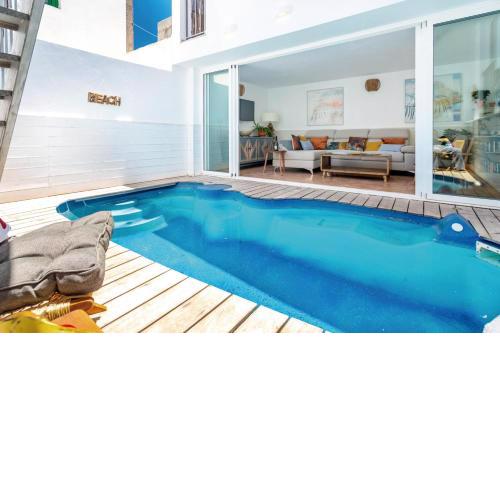 The Beach House - Central location - Private Plunge Pool - Roof Terrace - 100m to Beach