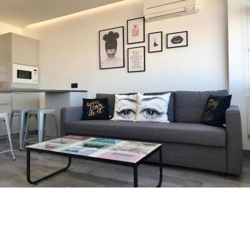 The Black&White Apartment