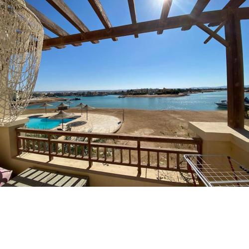 The Charming Beachfront Retreat in Fanadir