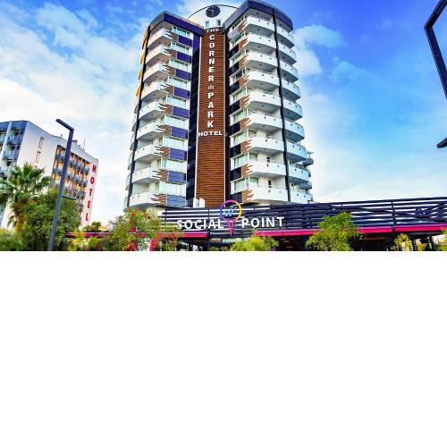 The Corner Park Hotel