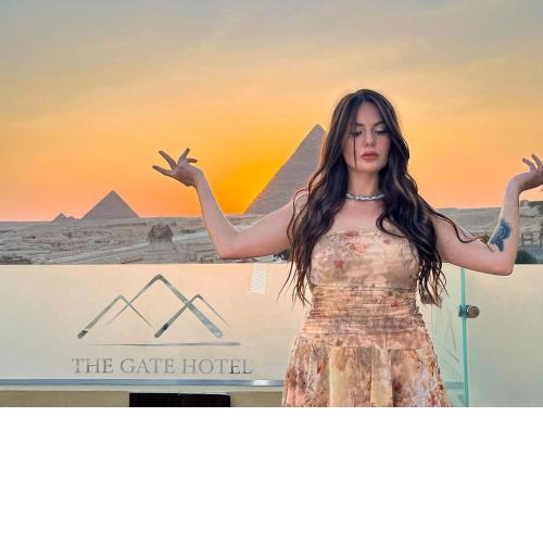 The Gate Hotel Front Pyramids & Sphinx View