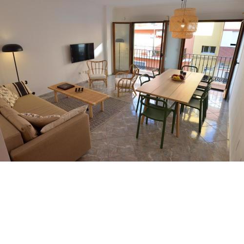 The green townhouse in Denia centre by NRAS