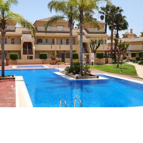 The Hideaway 2 Bed Poolside Groundfloor Apartment On Albatros Full AC Free Fast Wifi