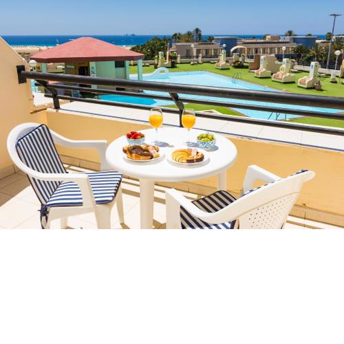 The House of Nonni Ventura - beachfront, ocean view, Wi-Fi, aircon, swimming pool