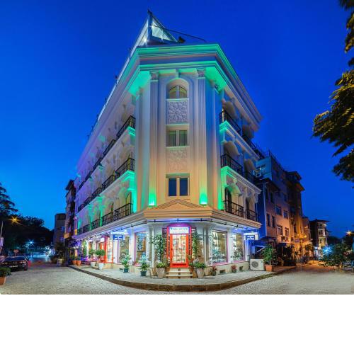 The Magnaura Palace Hotel