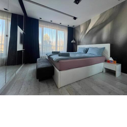 The Mirror Apartment