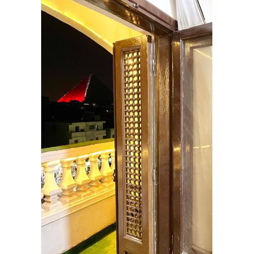 The pharaohs pyramids view apartment