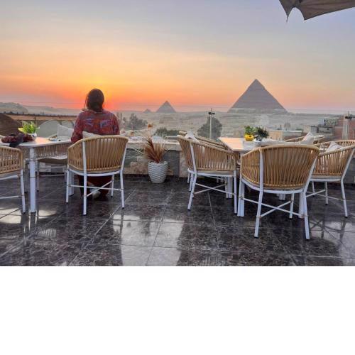THE PYRAMIDS HOTEL VIEw