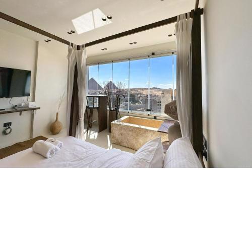 The Pyramids Vista Studio w Bathtub