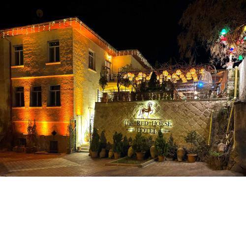 THE RED HORSE HOTEL