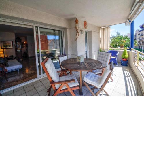The Rose by Hello Homes Sitges