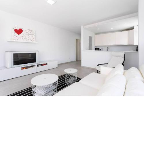 THE WHITE HEART HOUSE – ATTIC SEA VIEW
