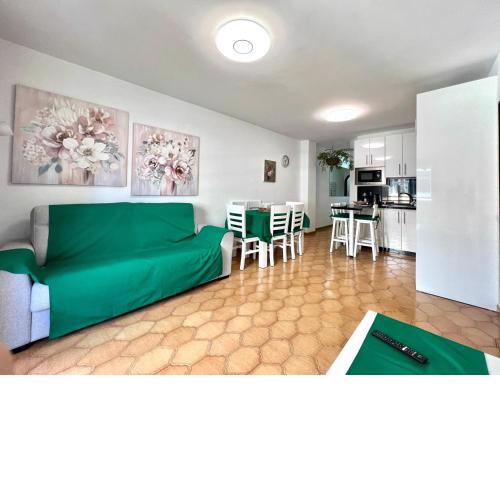 Three bedroom apartment in center of Santa Cruz with Wifi and parking place