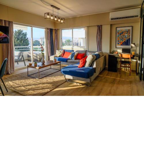 Three Bedroom Apartment, Spacious & Newly Renovated, Three Minutes from the Beach
