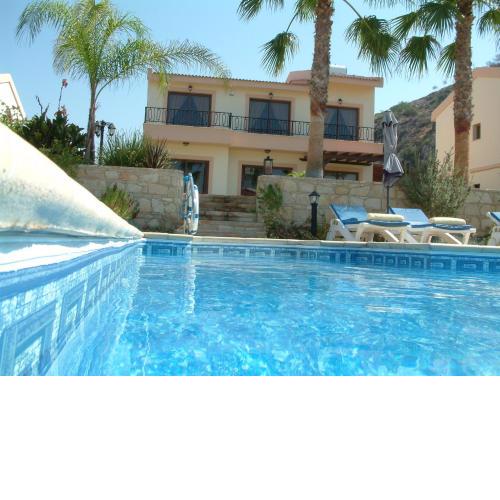 Three bedroom villa with private pool and landscaped garden close to the beach