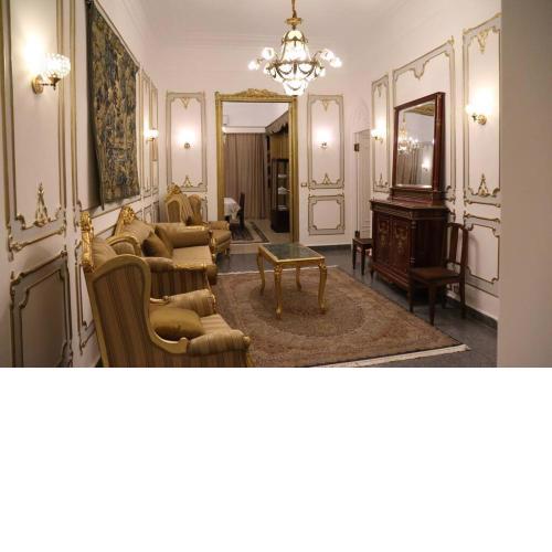 Timeless Classic 3BR Apt in Downtown - Royal 8