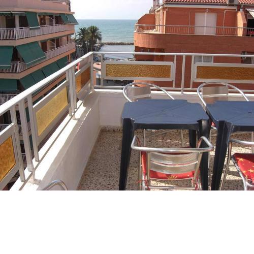 Tipical spanish appartment near the beach top floor