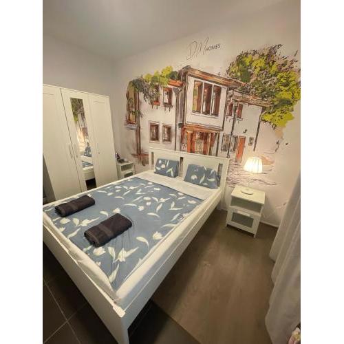 Top Center 2-BR Apartment with lovely Outdoor Area