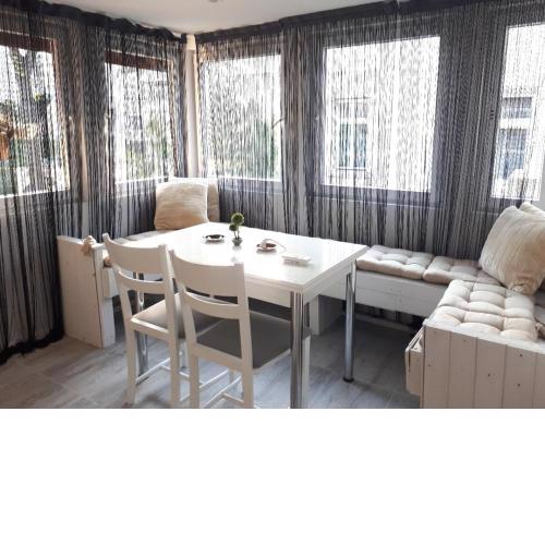 Top Center 4-Bedroom Apartment
