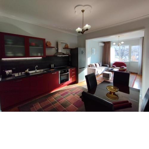 Top Center Apartment 7