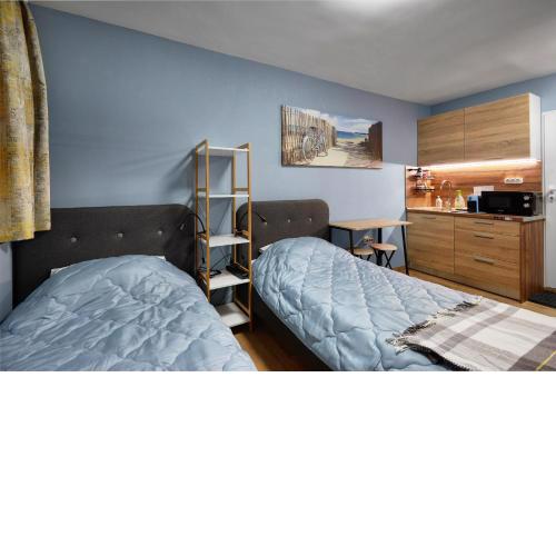 Top Center, Sea Garden, Brand New Studio - Majestic